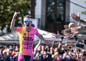 Marten Van Riel: alfombra roja en Dubai para llevarse el T100 Triathlon World Tour
