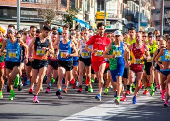El triatleta Miguel Risco en el podio de la San Silvestre de Salamanca tras la descalificación de dos hombres del podio