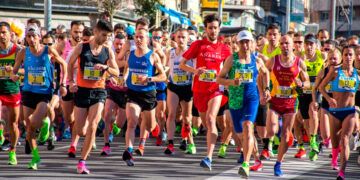 El triatleta Miguel Risco en el podio de la San Silvestre de Salamanca tras la descalificación de dos hombres del podio