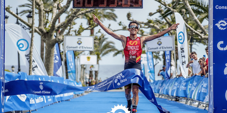 Los jóvenes triatletas brillan en el 10K de Aranjuez con Pelayo González en 29’18»