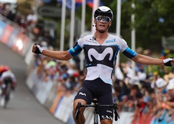 Javi Romo: primera victoria como profesional y maillot de líder en una prueba ‘World Tour’