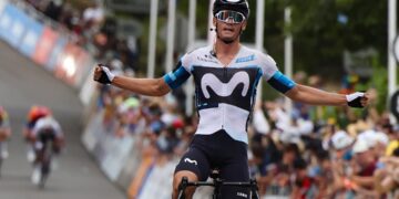 Javi Romo: primera victoria como profesional y maillot de líder en una prueba ‘World Tour’