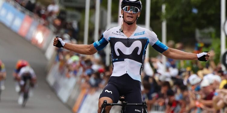 Javi Romo: primera victoria como profesional y maillot de líder en una prueba ‘World Tour’