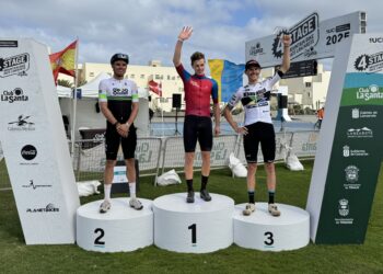 Tim Smeenge y Tessa Kortekaas lideran la 4 Stage MTB Race Lanzarote en su ecuador