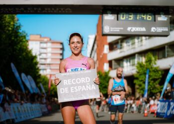 Carla Gallardo revienta en Laredo el récord de España de 10K femenino