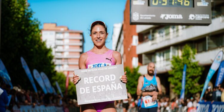 Carla Gallardo revienta en Laredo el récord de España de 10K femenino