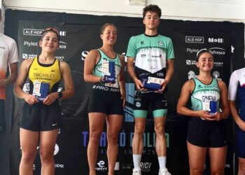 Triatlón de Oliva: un sold out y una gran fiesta del deporte para celebrar su campeonato autonómico