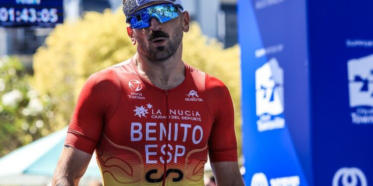 Antonio Benito revalida su título de campeón del mundo de Triatlón de Larga Distancia