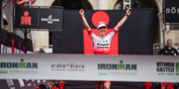 La medallista olímpica Julie Derron arrasa en IRONMAN Vitoria–Gasteiz