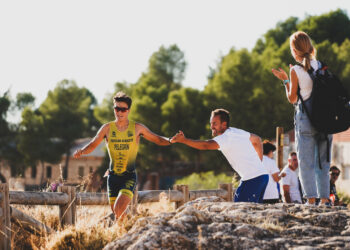 Francisco Javier Pelegrín y Alicja Ulatowska vencen y convencen en el Triatlón Lagunas de Ruidera