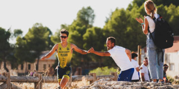 Francisco Javier Pelegrín y Alicja Ulatowska vencen y convencen en el Triatlón Lagunas de Ruidera