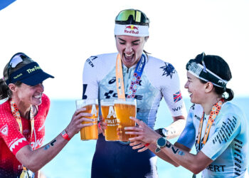 Lucy Charles conquista Marbella y consigue su segundo título mundial de IRONMAN 70.3