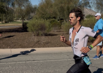 Carlos Oliver firma un (sobresaliente) TOP-8 en IRONMAN 70.3 La Quinta