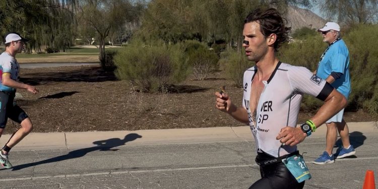 Carlos Oliver firma un (sobresaliente) TOP-8 en IRONMAN 70.3 La Quinta