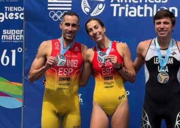 Natalia Castro y Vicente Hernández se cuelgan la plata en el Campeonato Iberoamericano de Triatlón