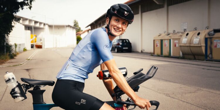 La firma técnica de ciclismo y Triatlón ‘Down the Road’ se incorpora a Mediterránea Triatlón 2026