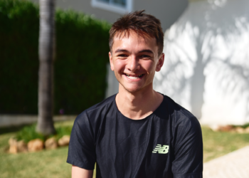 Alex Yee vuela por las calles de Valencia y revienta su marca en maratón