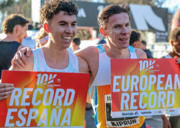 La locura del 10K Valencia: tres récords y 35 atletas sub 28′