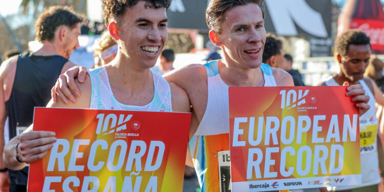 La locura del 10K Valencia: tres récords y 35 atletas sub 28′