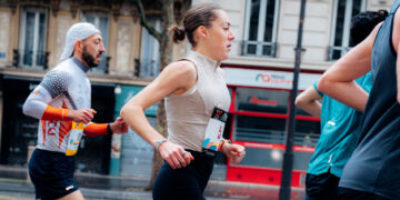 Paula Herrero brilla en París colgándose el bronce con Oysho en el 10K de los Campos Elíseos