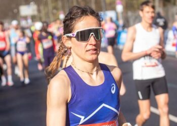 Léonie Périault vuela en Media Maratón con un sub 1h10′ con el que da un (serio) aviso