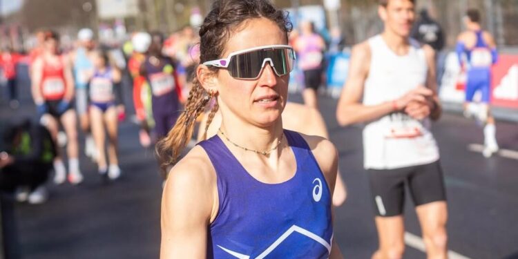 Léonie Périault vuela en Media Maratón con un sub 1h10′ con el que da un (serio) aviso