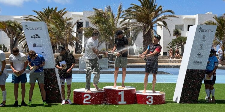 Lucy Charles y Dieter Comhair brillan en la 42ª edición del Club La Santa Volcano Triathlon