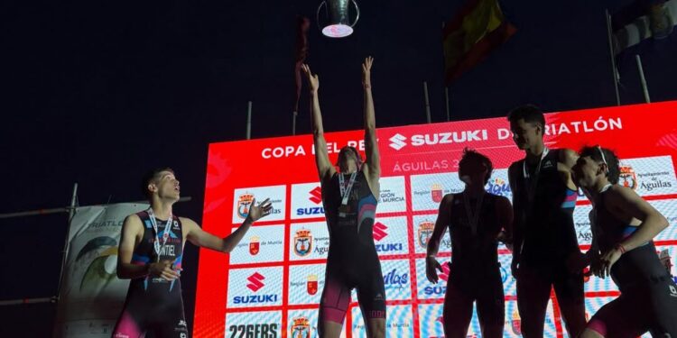 El Trifluvial en hombres y el Náutico y Delikia en mujeres comienzan con buen pie la Liga Nacional de Triatlón