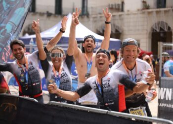 La gran fiesta del triatlón popular arranca con un lleno absoluto en MTRI Alicante