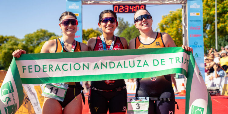 Gianella Coaguila y Jesús Vela se coronan en el Campeonato de Andalucía de Triatlón Olímpico disputado en Sevilla