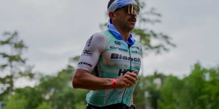 Espadas en alto ante uno de los TradeINN Zarauzko Triatloia de más nivel de la historia