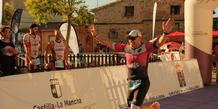 El Triatlón de Pálmaces agota sus 280 dorsales en solo cuatro días y confirma el enorme interés por su continuidad