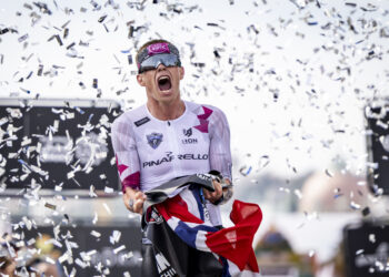 Casper Stornes, actual campeón Mundial IRONMAN, se queda fuera de Kona 2026 tras sufrir una caída entrenando
